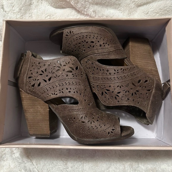 Not Rated Santana Booties - Picture 2 of 9